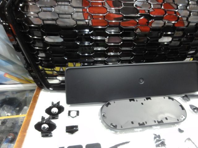 Grelha frontal AUDI A4/S4 B9 15-19 RS4 look com suporte para símbolo em preto brilhante