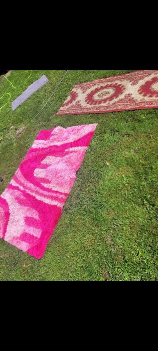 Dywan różowy długi włos