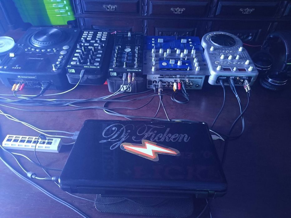 DJ / serviço de qualidade com ou sem material de som