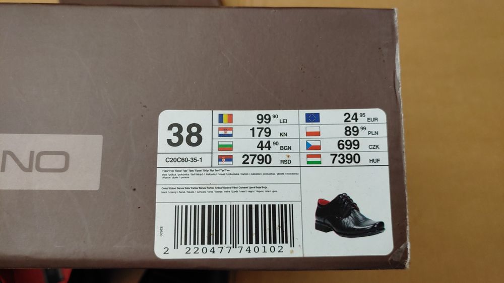 Eleganckoe półbuty Nr 38 jak nowe Lakierki