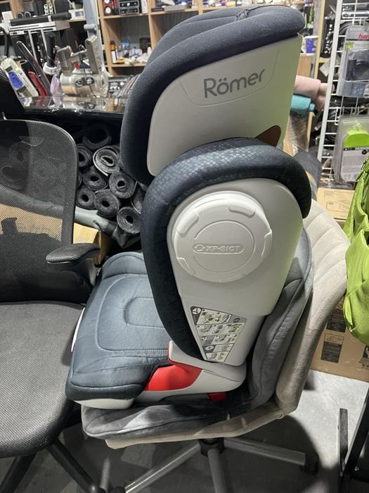 Дитяче автокрісло