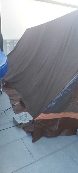 Tenda de campismo com pouco uso
