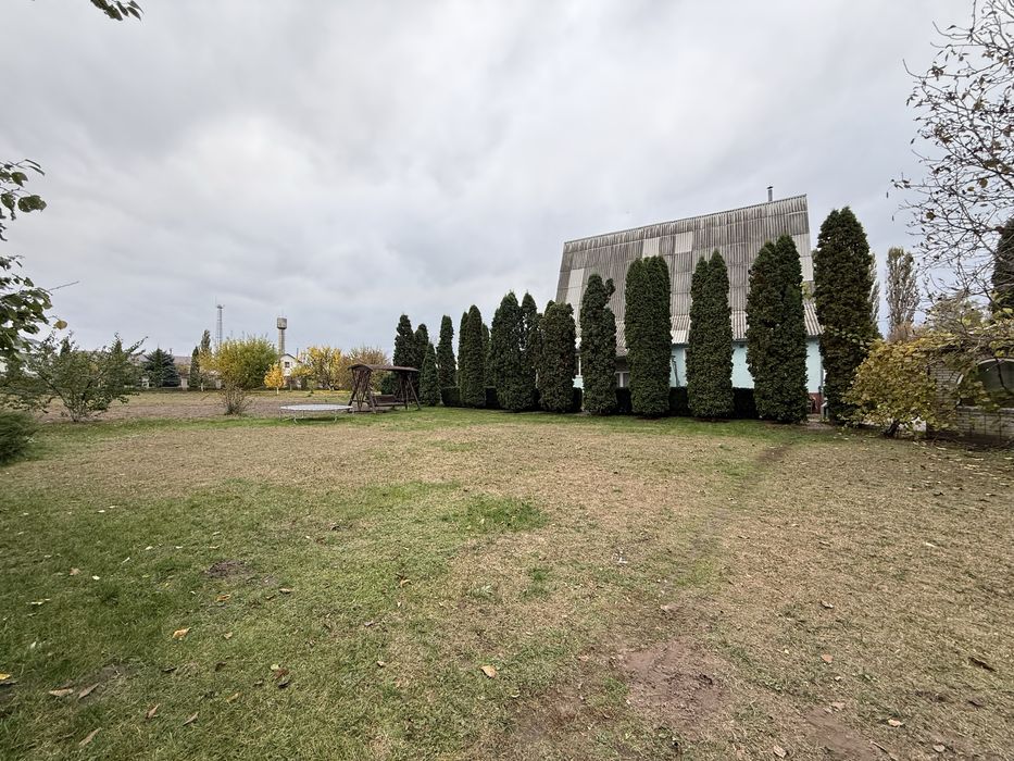 Будинок з ремонтом та виходом до водосховища . Велика ділянка, баня