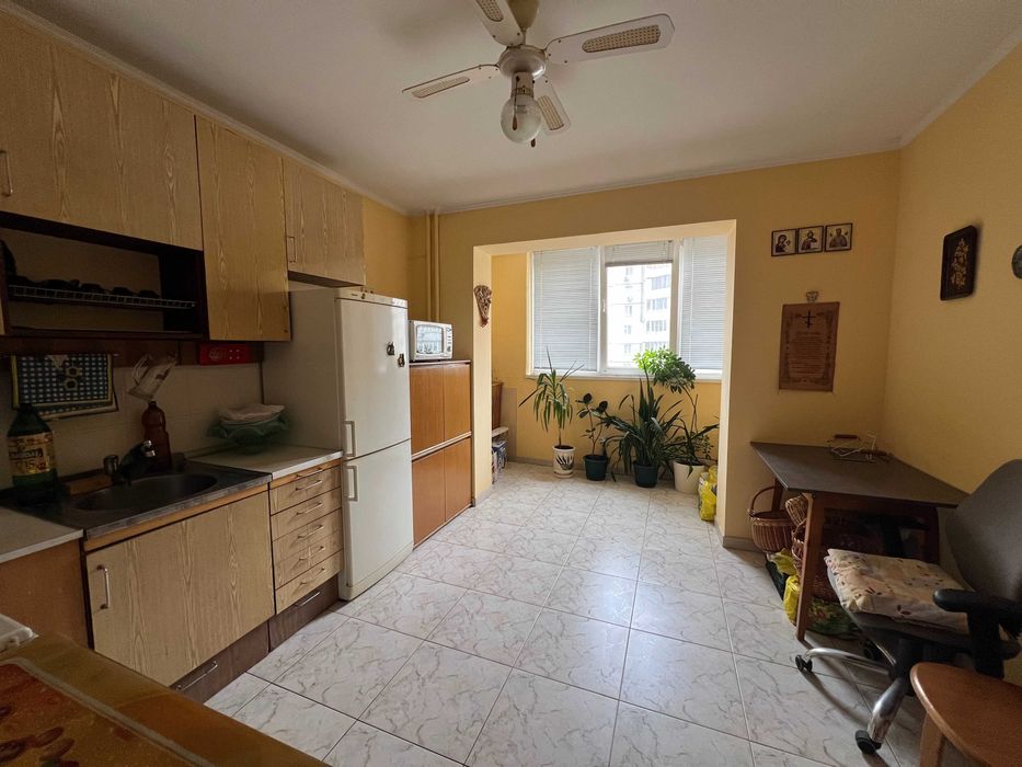 Продаж 1 кім біля метро Позняки , Лариси Руденко , Дарницький район