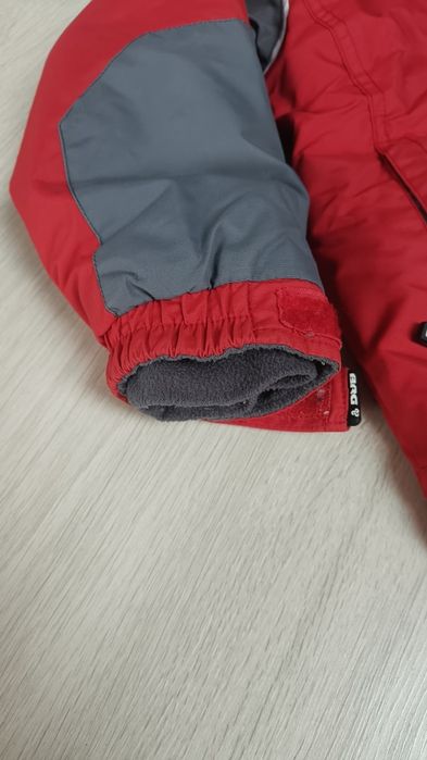 Kurtka Brugi 128 dla chłopca kolor czerwono szary na polarze