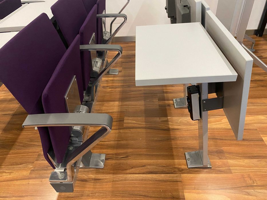 Conjunto 20 Cadeiras Formação com Mesa Rebatível + Tomadas | Haworth