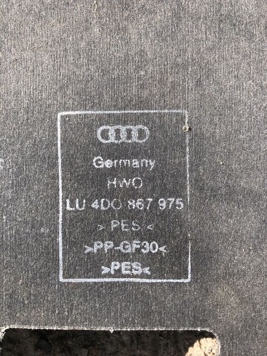 продам обшивку багажника ауди а8 д2