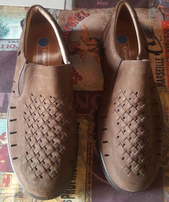 Sandálias em pele, n.42, novas.