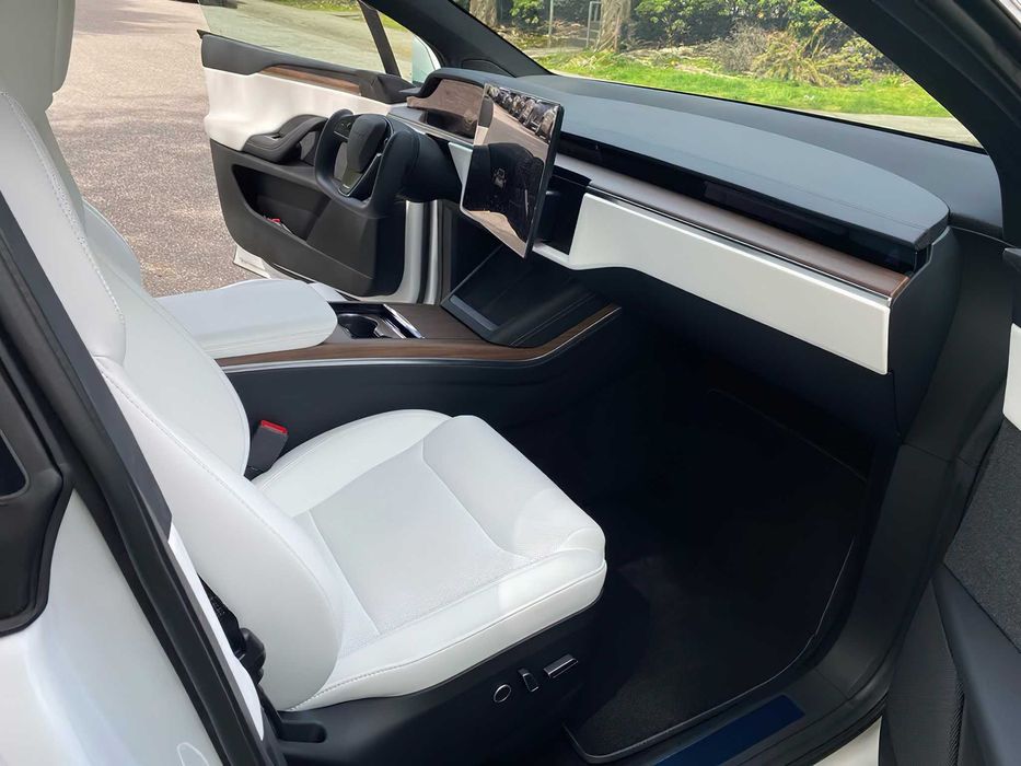Tesla Model X      2022