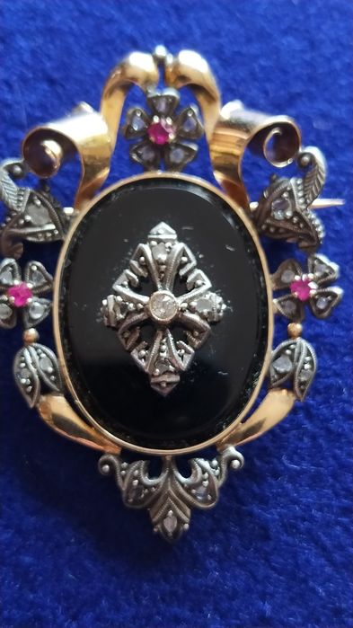 Peças de prata com ouro