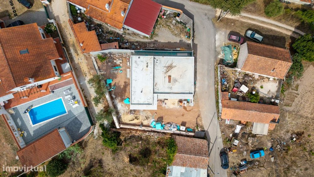 Moradia T3 térrea NOVA em Salir de Matos