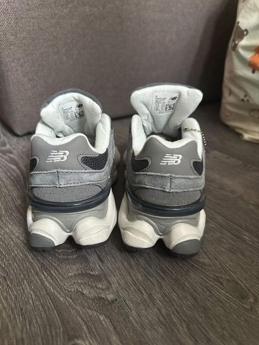 Жіночі кросівки New Balance 9060 сірі
