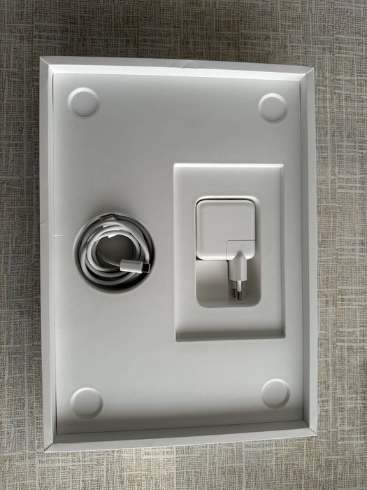 Apple Macbook air 13” M2 2022 8Gb 256GB SSD