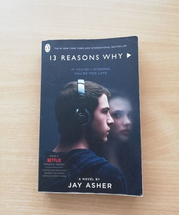 Livro "Thirteen Reasons Why" de Jay Asher