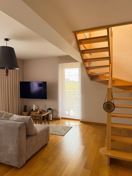 Dwupoziomowe 117 m² z antresolą, garderobą i garażem – ul. Leska