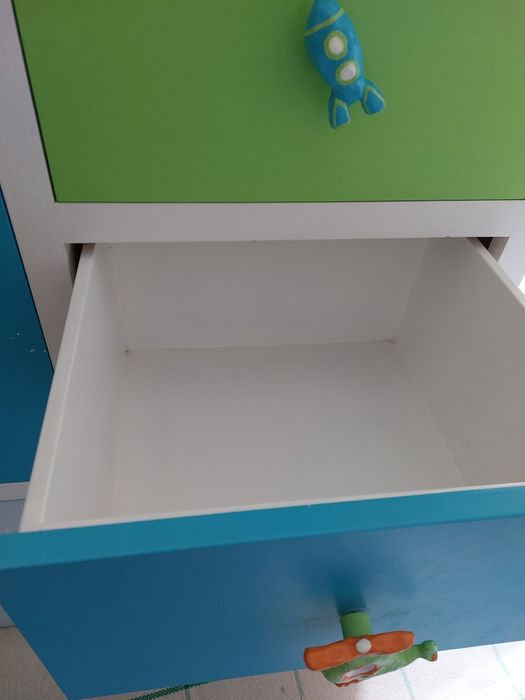 Estante e mesa de cabeceira criança Cristiana Resina