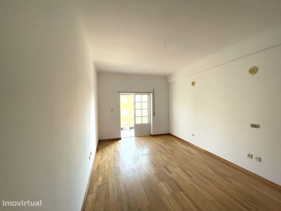 Apartamento T3 com amplas áreas no Seixal