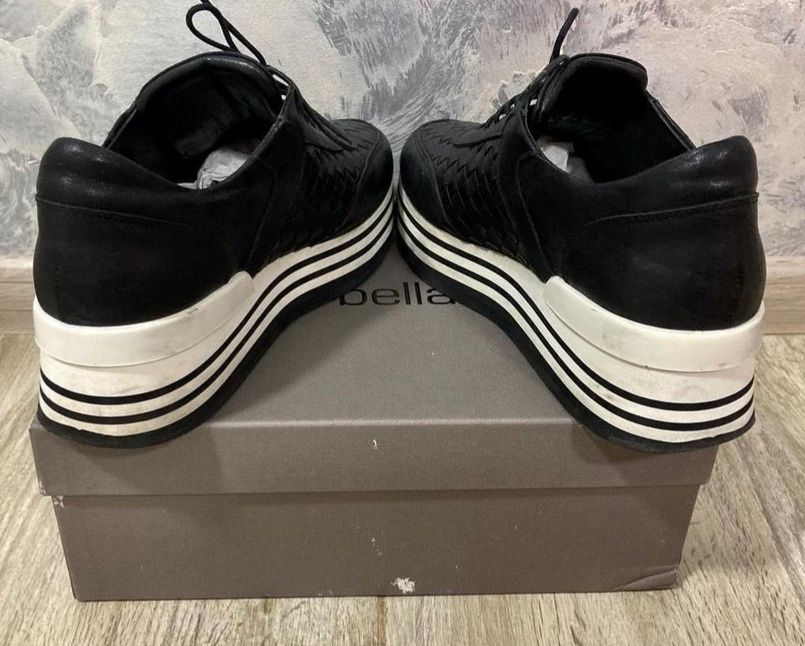 Кроссовки туфли Laura bellariva