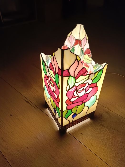 Lampa stołowa witrażowa