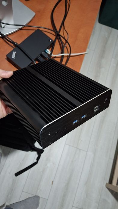 Intel nuc i5-7300 /16ddr4 /500ssd nvme