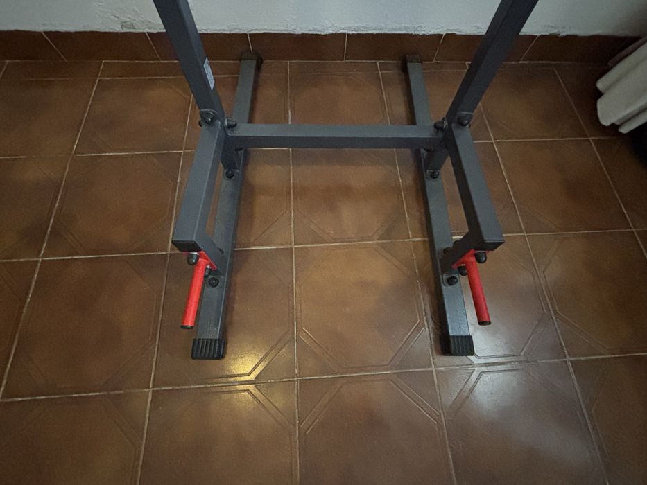 Maquina de Elevações, flexões e fundos
