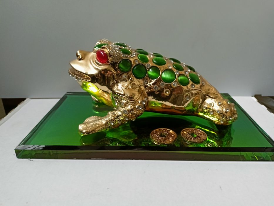 Металева грошова жаба (Жаба Чань-Чу) на скляній підставці