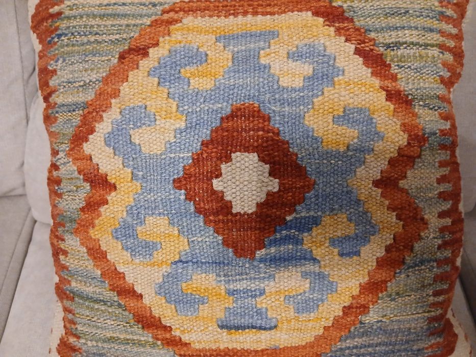 Almofada Kilim Nova em Lã – Estilo Boho / Étnico (Completa com Enchimento)