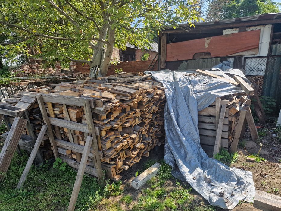 Drewno opałowe palety i kantówki