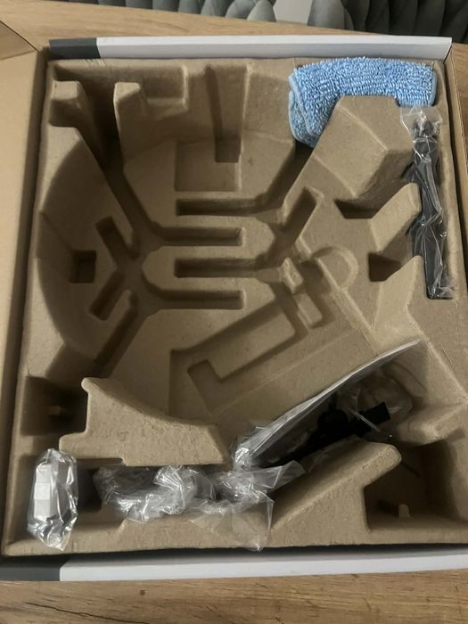 Robot sprzątajacy teesa