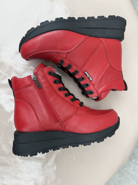 Чоботи жіночі шкіряні нові