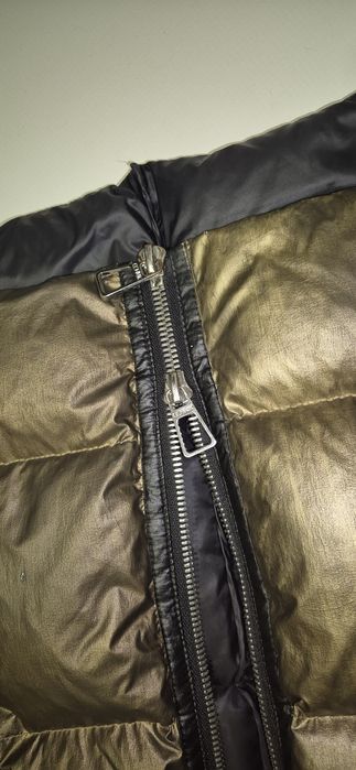 Puchowy płaszcz z pięknym obszyciem z Ochnik 36