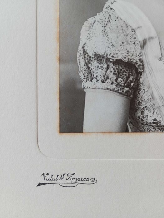 Antigo retrato da Rainha Dona Amélia fotografia sobre papel assinada