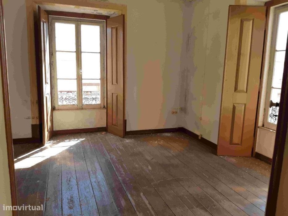 Prédio Centenário no centro de Avis - Portalegre