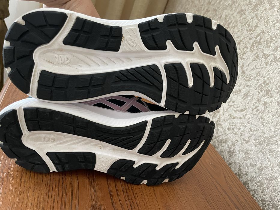 ASICS  Gel Contend жіночі кросівки (38 роз