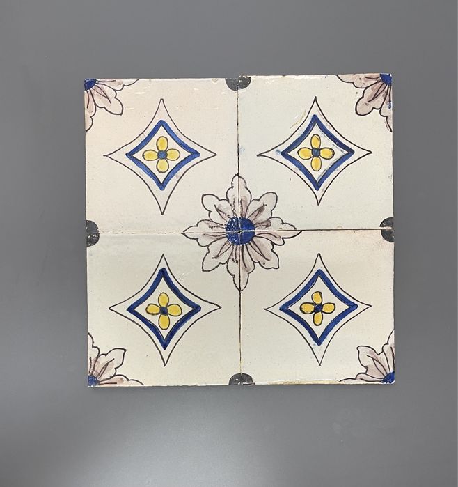 Azulejo Quadra Padrão Amarelo e Azul