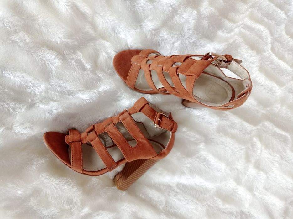 Босоніжки жіночі 38