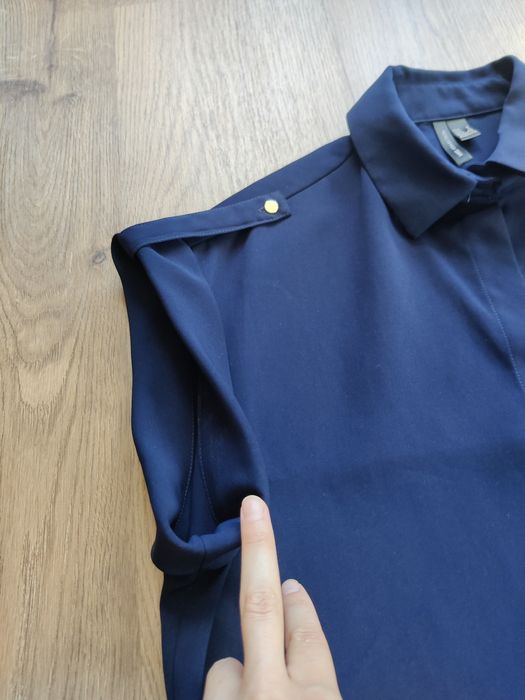 Vestido camiseiro com botões dourados / Mangogo