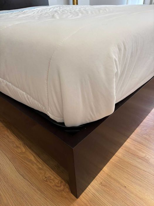 Cama de Casal Castanha - Madeira de boa qualidade design moderno