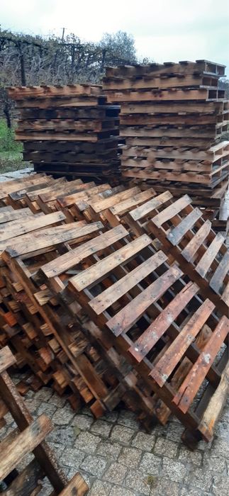 Vendo paletes em madeira