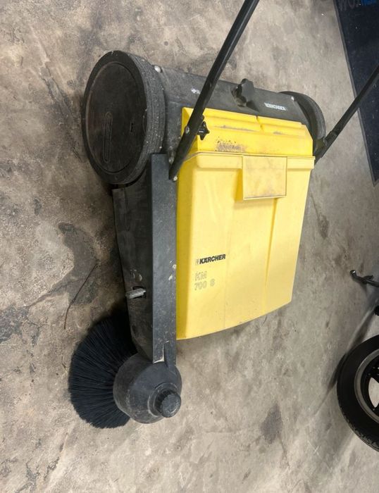 Zamiatarka Karcher km 700 s