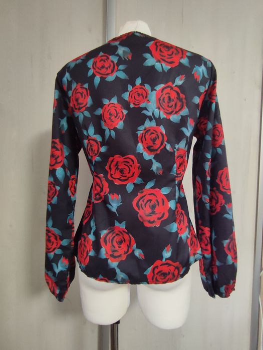 Bluzka damska grafitowa, czerwone róże, firmy Chic me, roz M