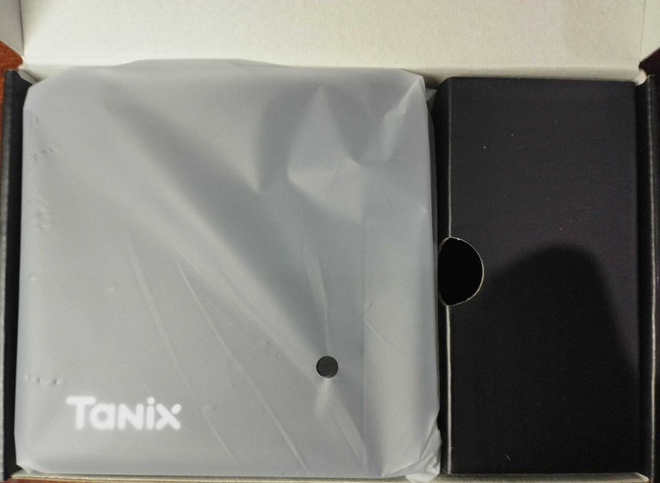 Смарт бокс Smart box ТВ приставка Tanix W2 2/16 ГБ на Android 11