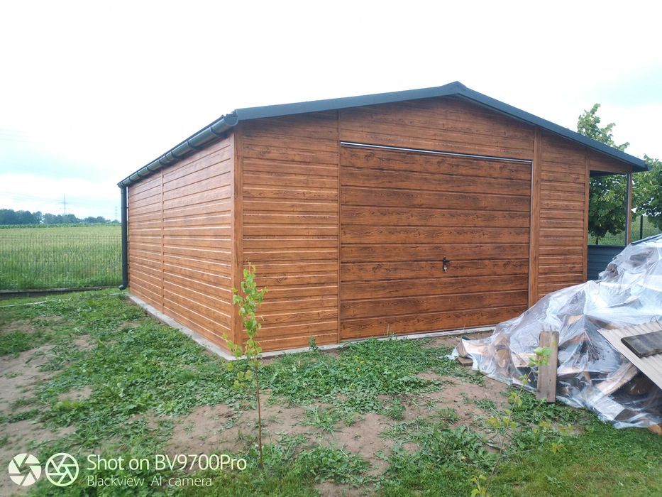 drewnopodobny garaż z zadaszeniem 5x6 6x6 okno drzwi rynny wiata