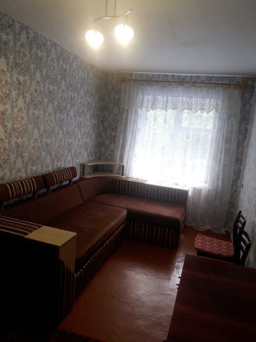 2к Проспект Миру , Виставка ,колонка, двостороння,не кутова, житловий стан,Балкон