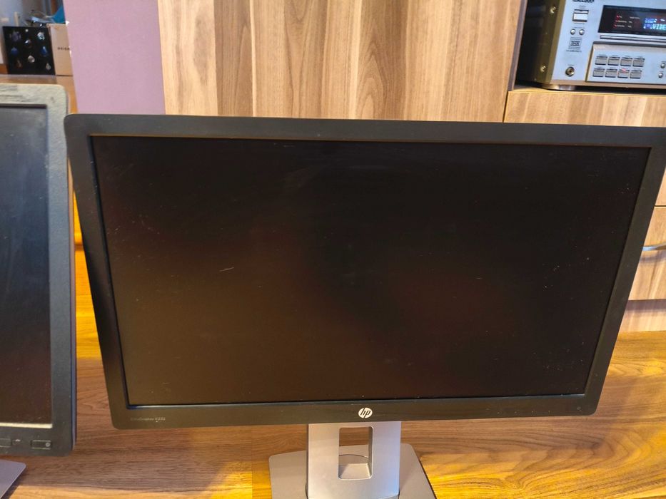 monitor HP E232 szt 2 , oraz EIZO szt 1 , 24 cale