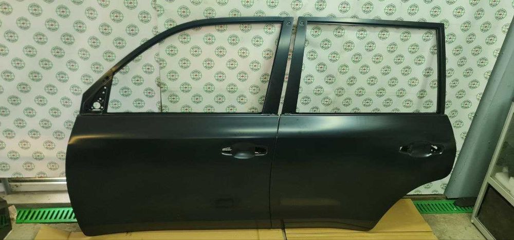 Дверь  Land Cruiser 200 рестайлинг и дорест
