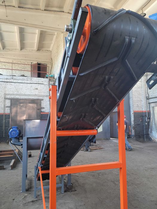 Ленточный погрущик ЛТ-5-500, конвеер, стрічковий транспортер на шасі