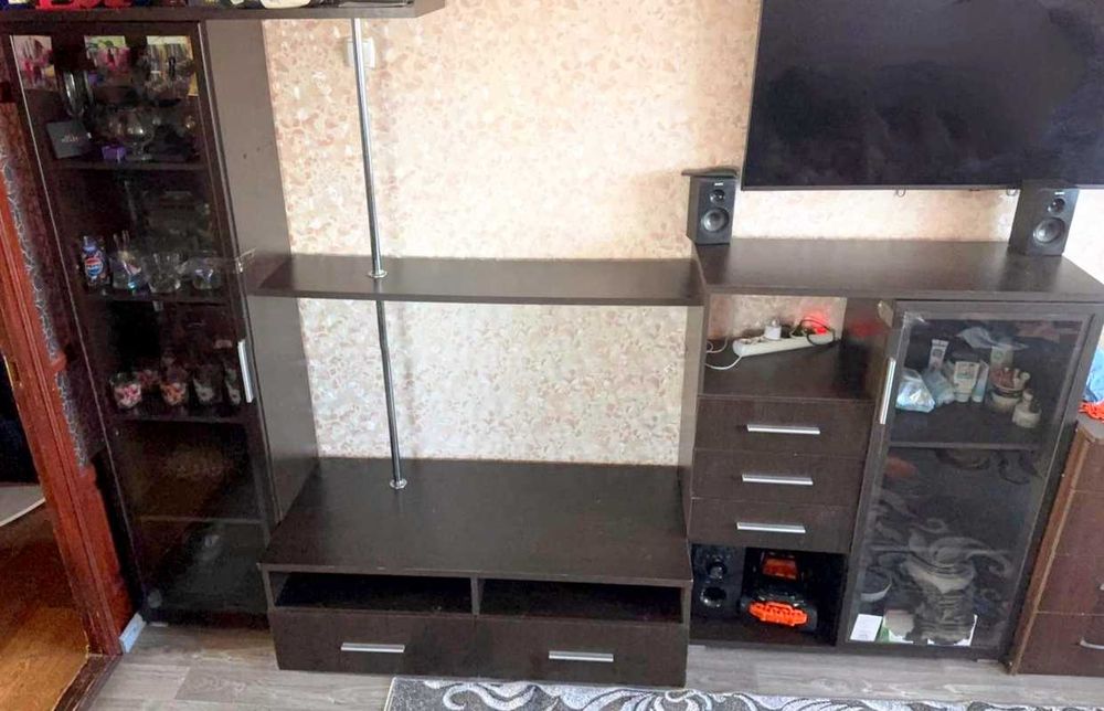 Продам стінку у вітальню