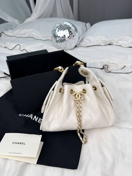 Chanel 25 Small Handbag White Lambskin with Gold Hardware/ женская сумочка Шанель / жіноча шкіряна сумочка  / нова сумочка