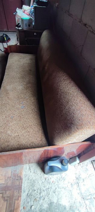 Безкоштовно. Диван для гаража